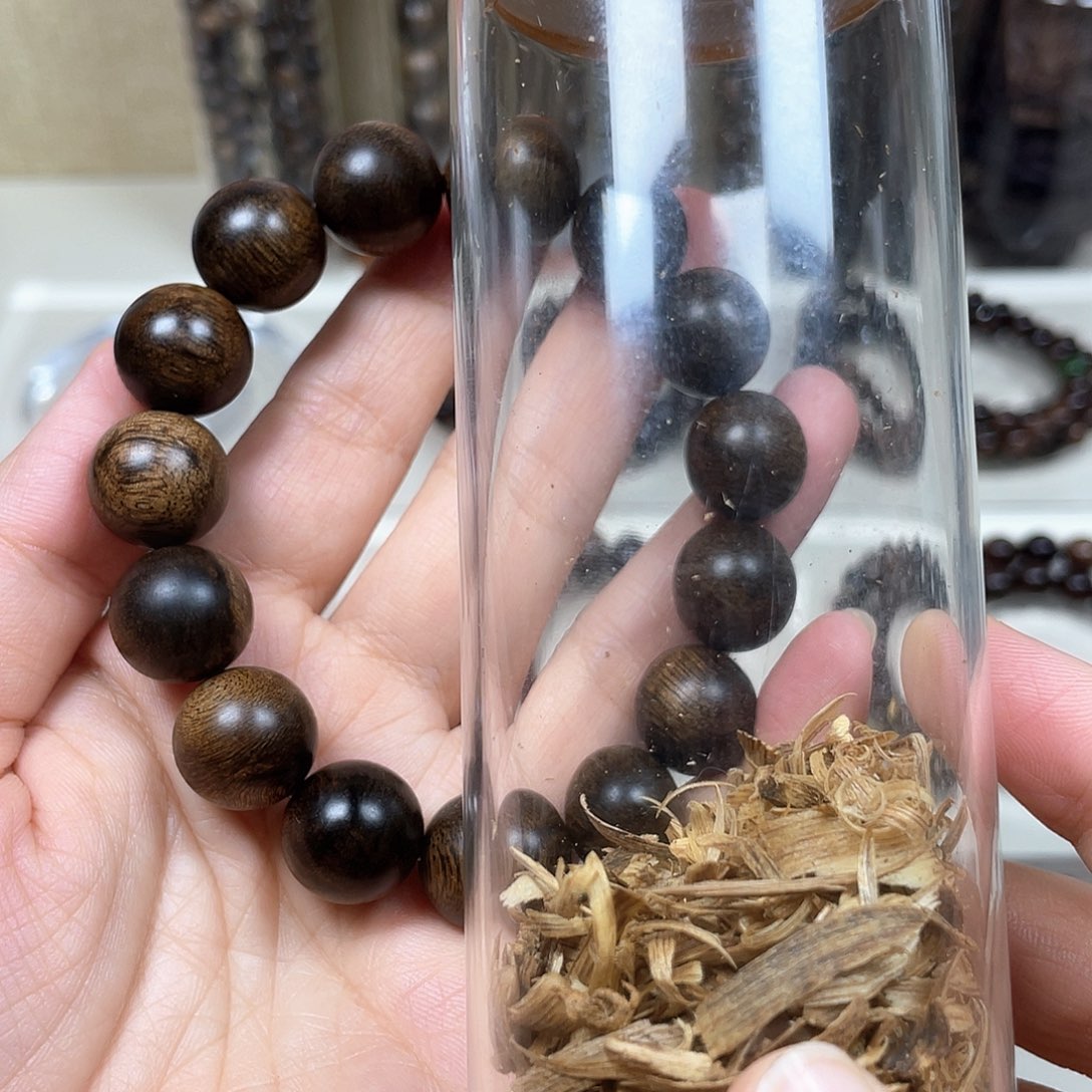 沉香碎屑沉香谢*人+越南芽庄白奇楠留疤料1.4