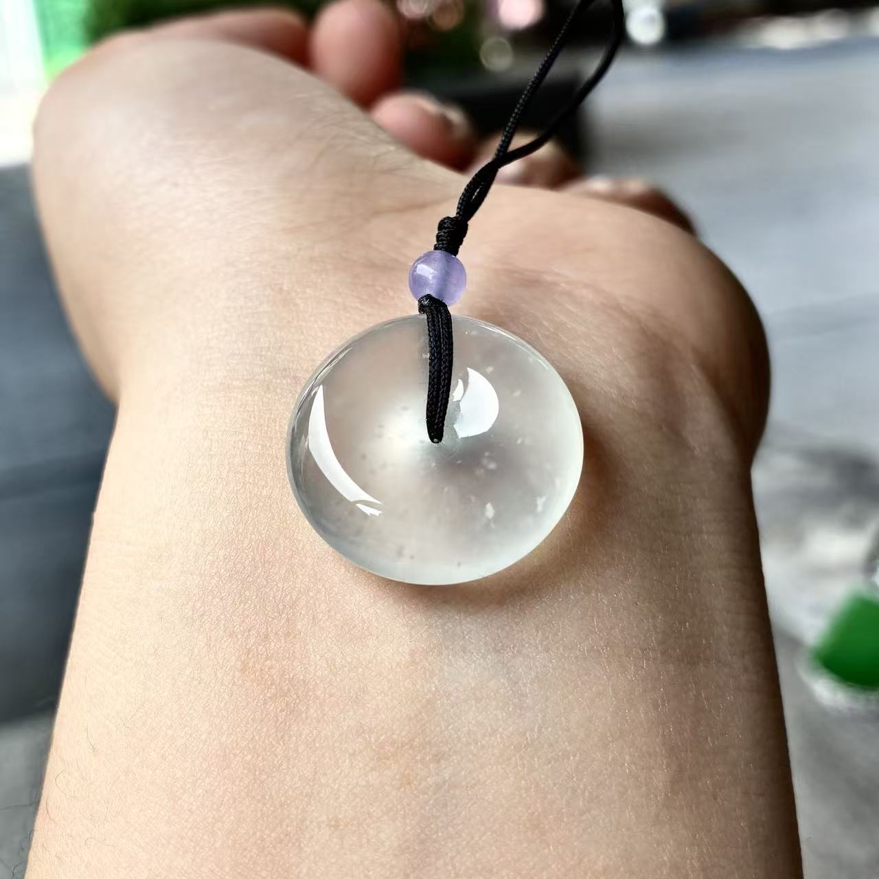 天然a货缅甸翡翠自然光20.7/6.9玻璃种木那平安扣吊坠，种好起光