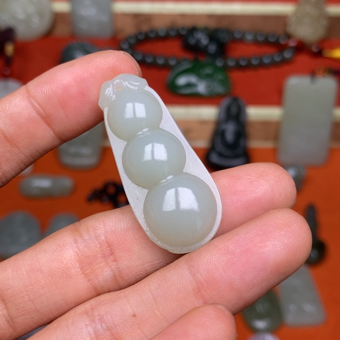 和田玉颈饰未镶嵌