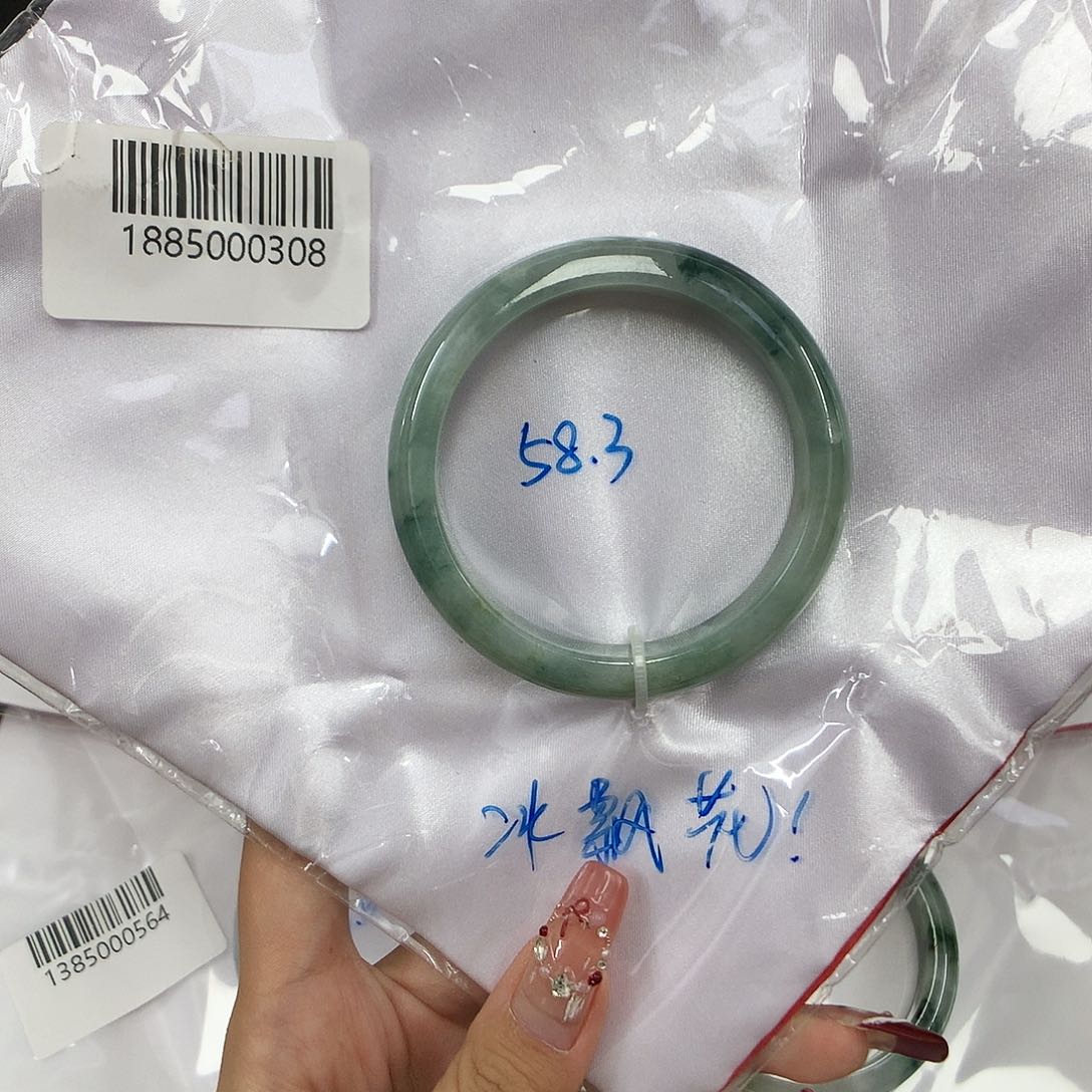 翡翠手镯未镶嵌天然缅甸翡翠手镯