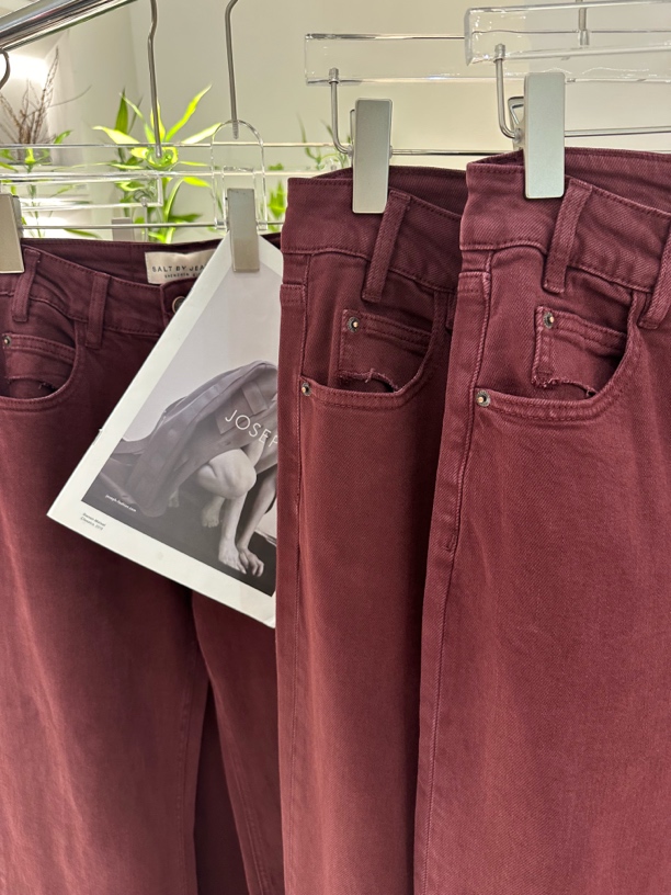 酒红色磨毛质感直筒牛仔裤