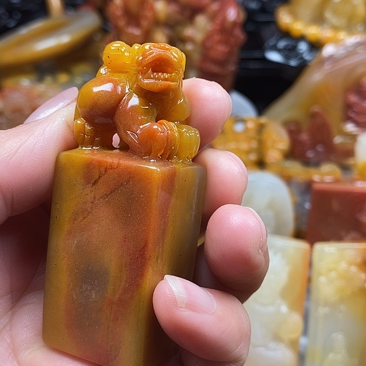 石英质玉（黄龙玉）合金颈饰
