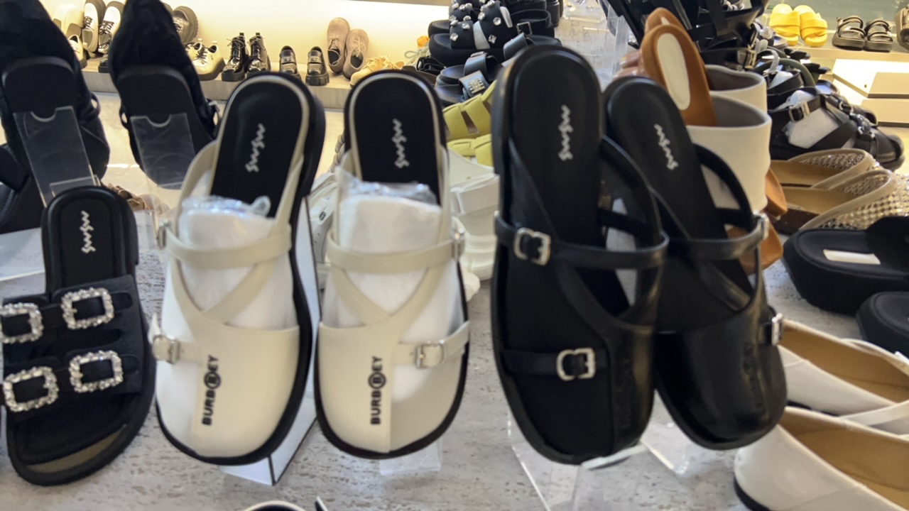 玛莎玛索平底凉拖