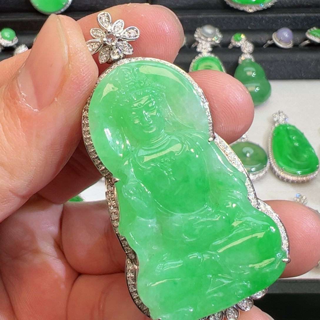 翡翠吊坠(不含链)18K金镶嵌