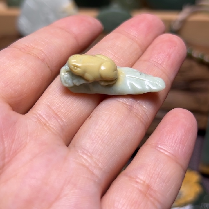 十***夜岫岩河磨玉（透闪石质玉）未镶嵌颈饰