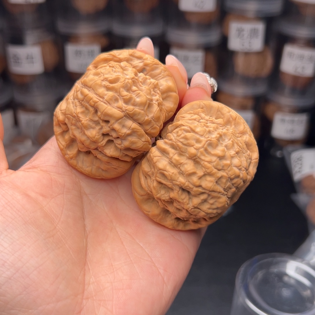 文玩核桃吊坠年****你龙鼎