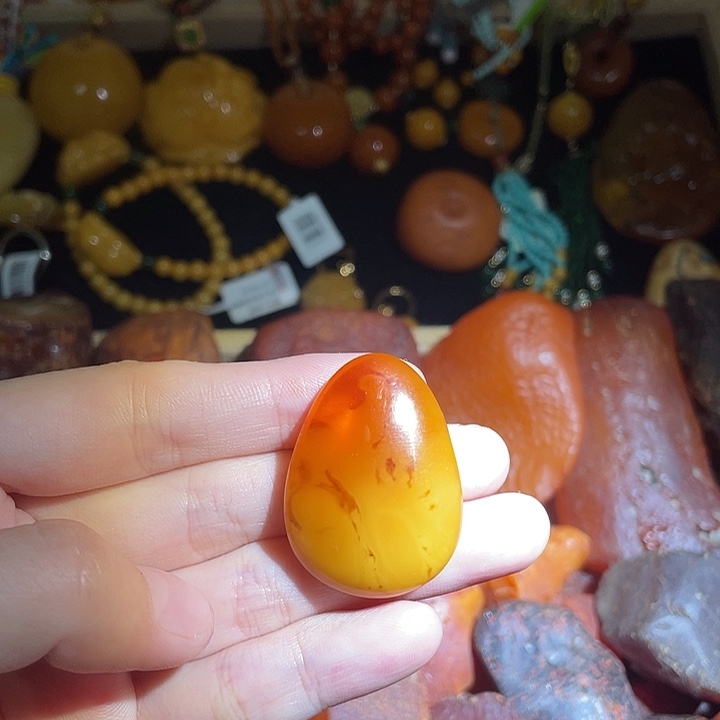 未镶嵌琥珀珠宝奇石