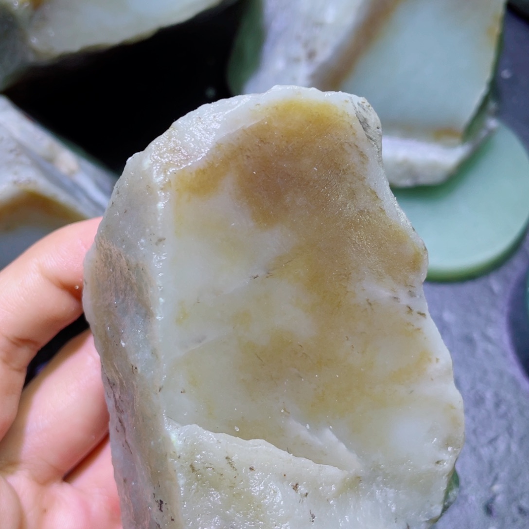 和田玉未镶嵌珠宝半成品