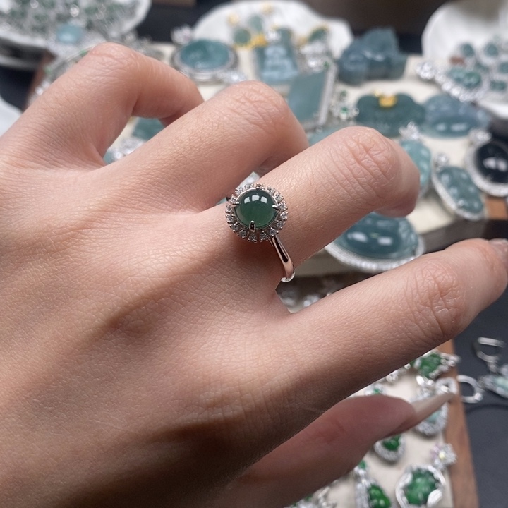 翡翠颈饰未镶嵌翡翠