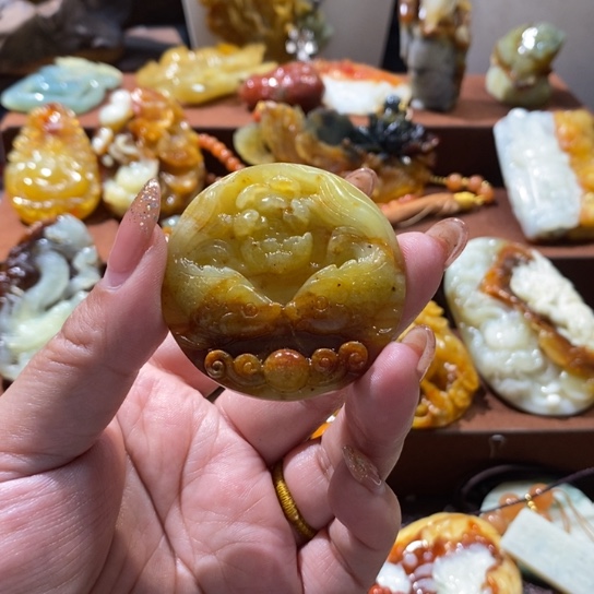 蛇纹石玉未镶嵌颈饰