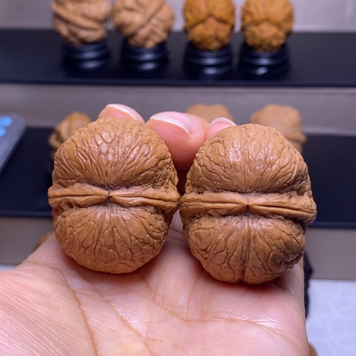 文玩核桃把件峭壁元宝36