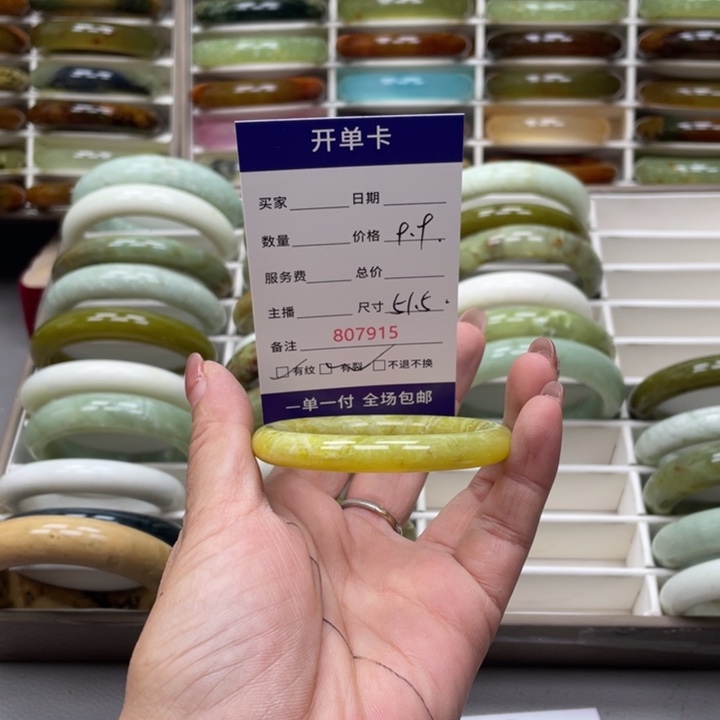 @***年蛇纹石玉未镶嵌手镯
