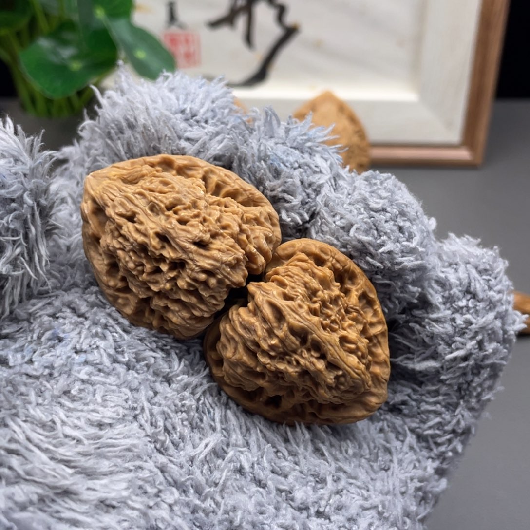 文玩核桃吊坠南疆三角异型