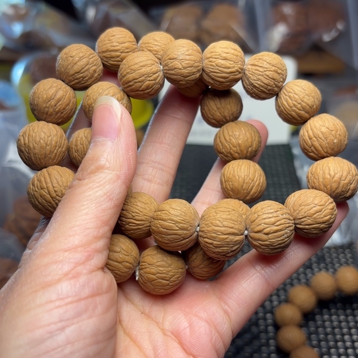 L***哥吊坠文玩核桃串串