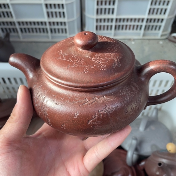 老厂紫砂壶一件。