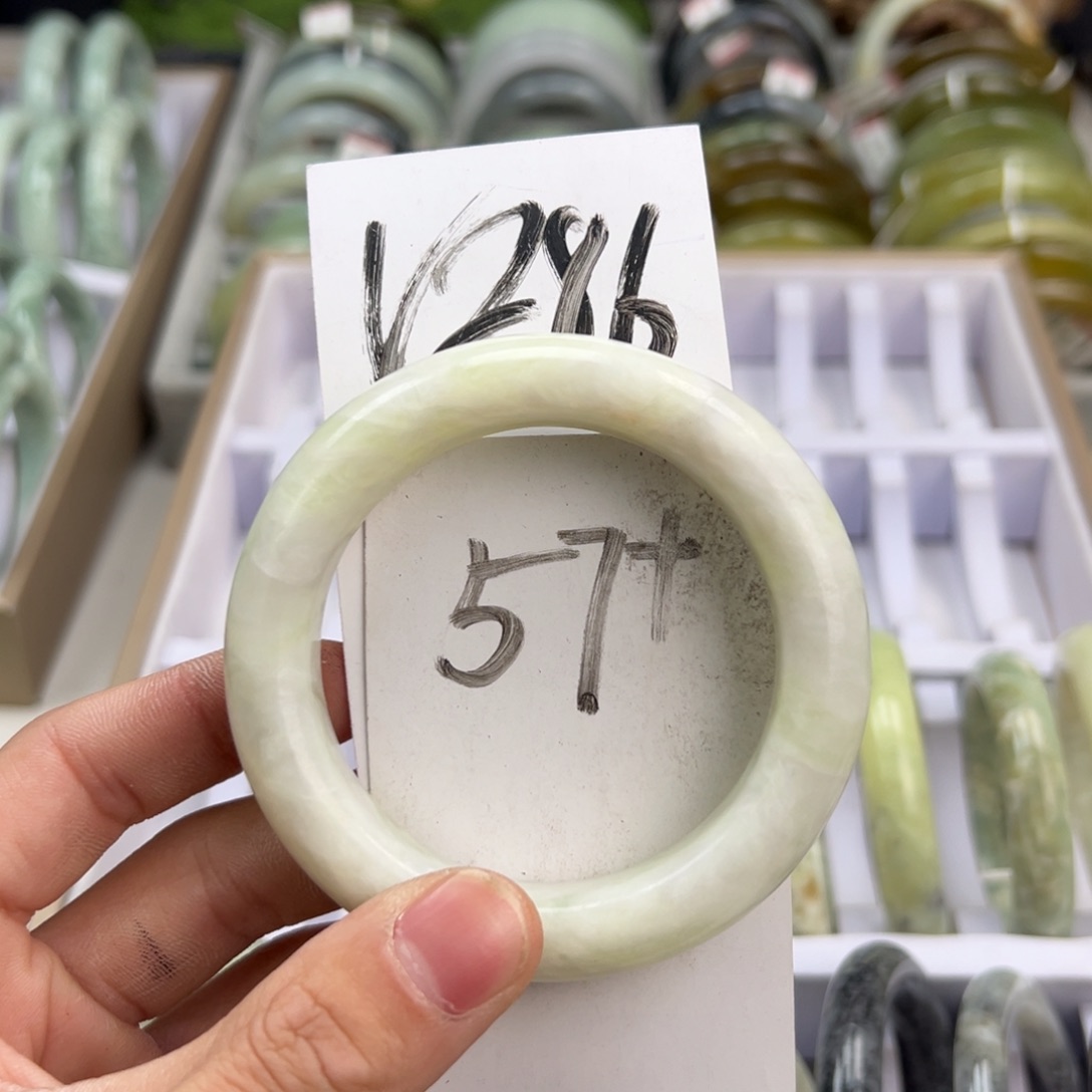 岫玉手镯未镶嵌天然岫玉