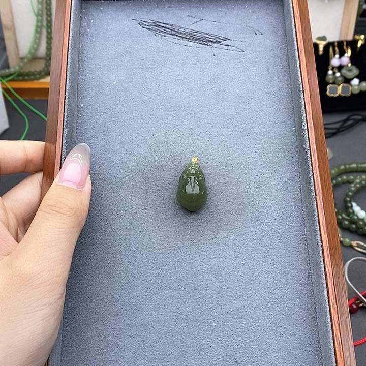 和田玉吊坠(不含链)18K金镶嵌