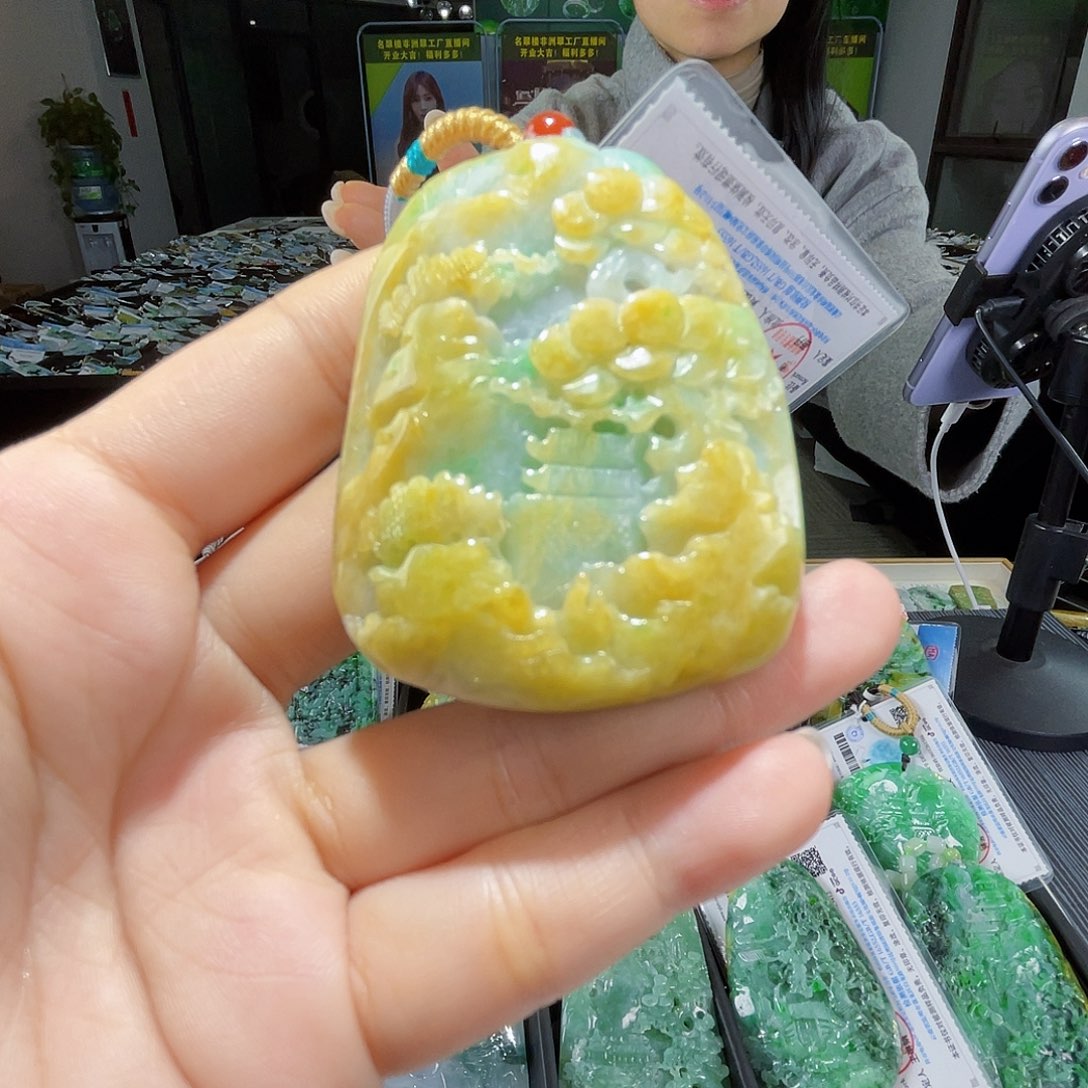 颈饰未镶嵌翡翠一