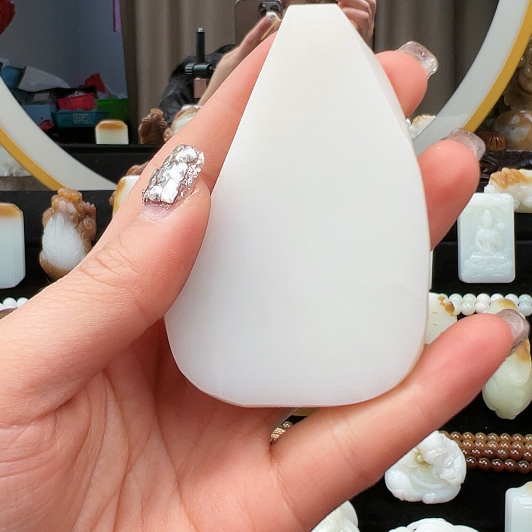 和田玉颈饰未镶嵌风**人