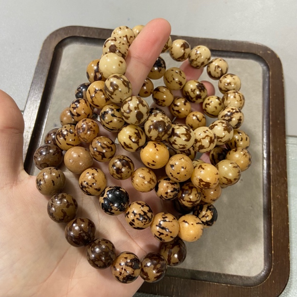 P758阴皮花根菩提单圈手串（底色多样，发货发其一）