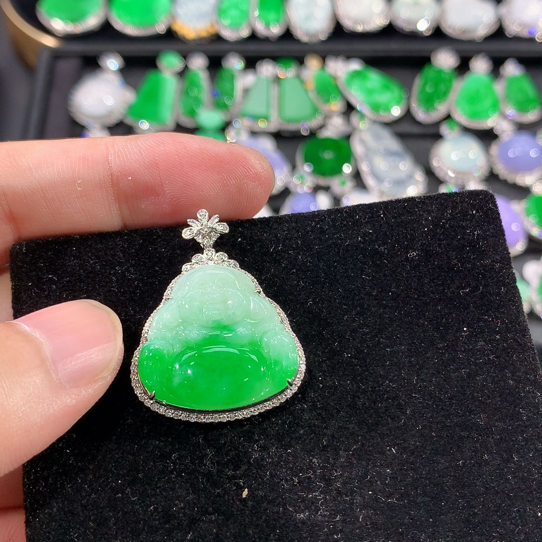 翡翠18K金镶嵌颈饰