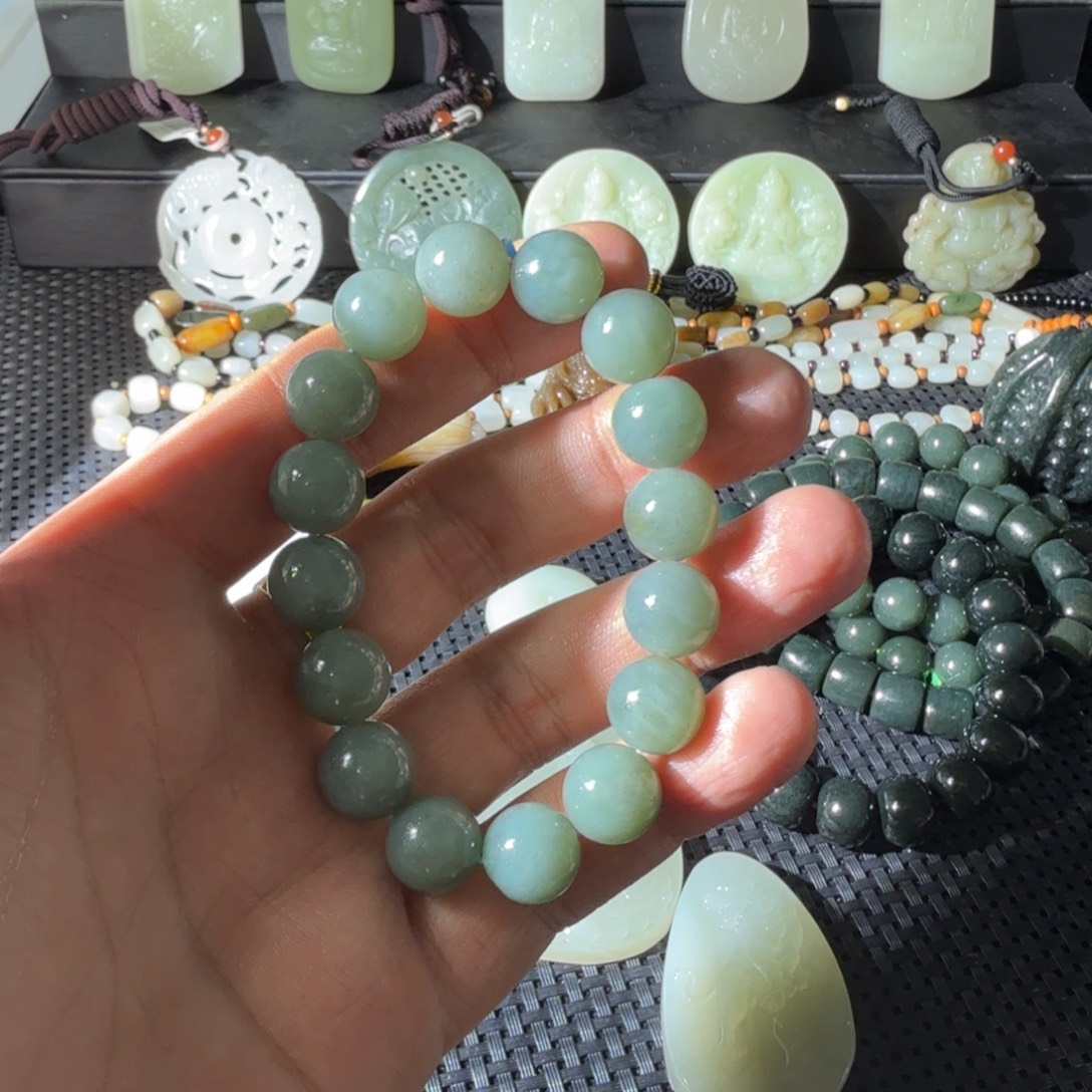 逍***风和田玉未镶嵌颈饰