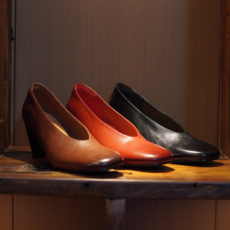 秋季新款马皮单鞋女中跟复古时尚高跟鞋浅口女巫鞋圆头简单奶奶鞋