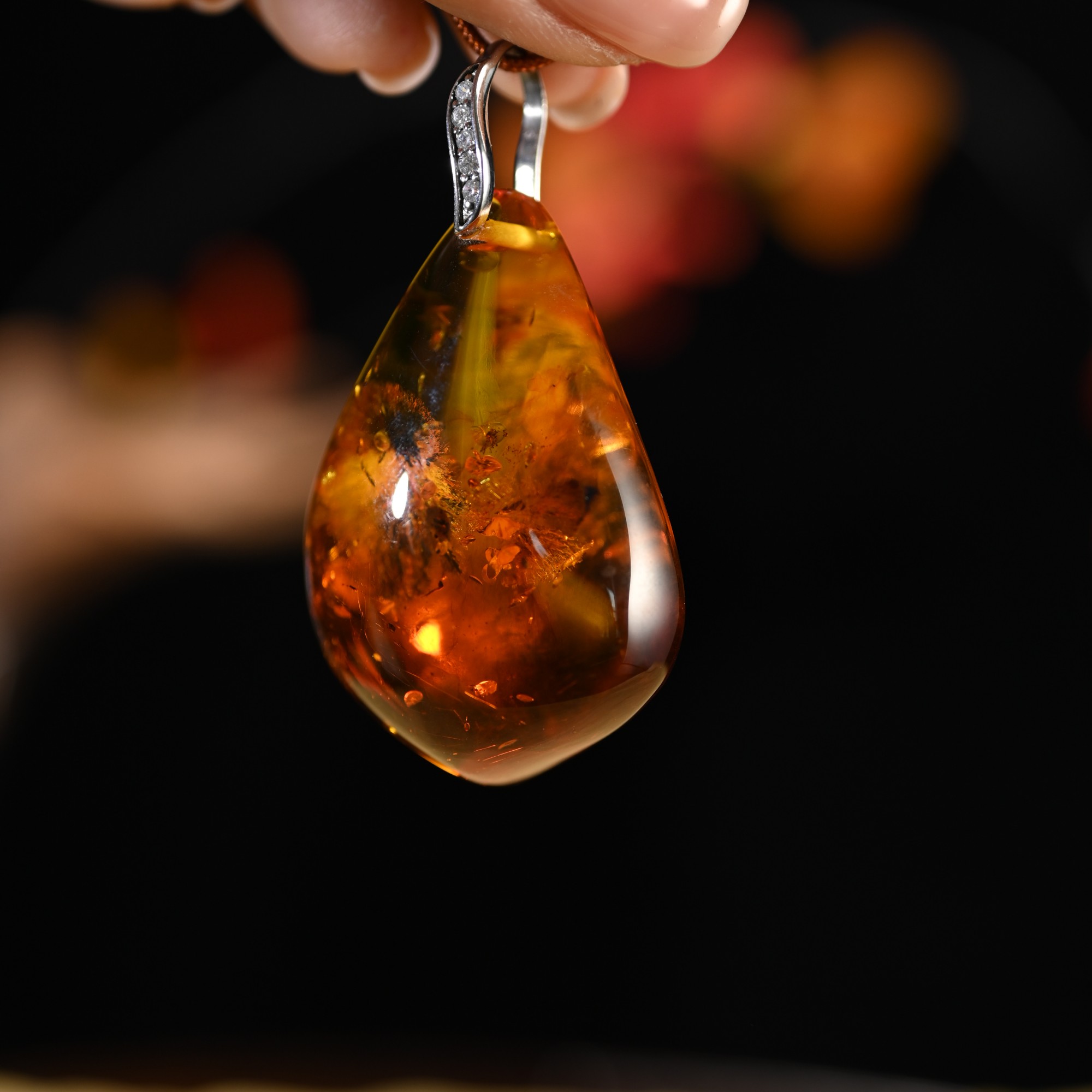 Lot8809 25YU108378琥珀琥珀挂件/匡时