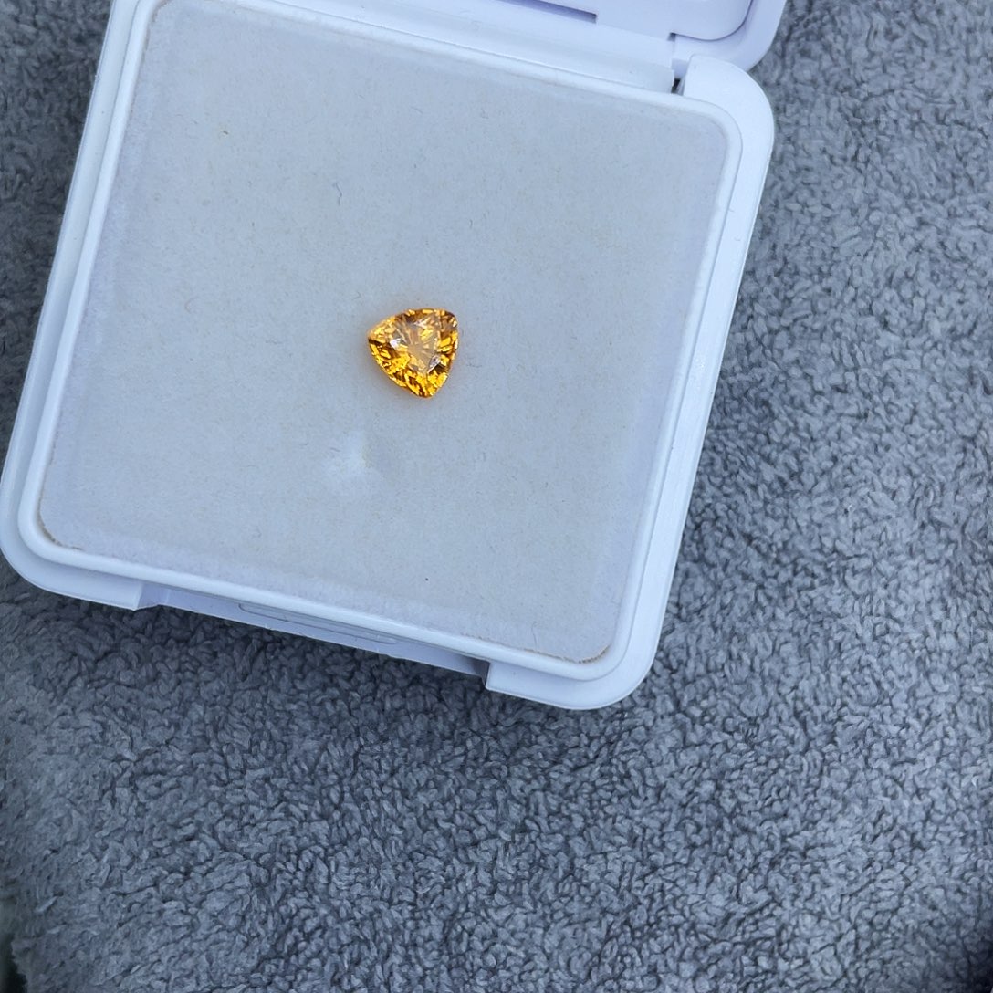 T***Q裸石未镶嵌石榴石（芬达石）0.67Ct