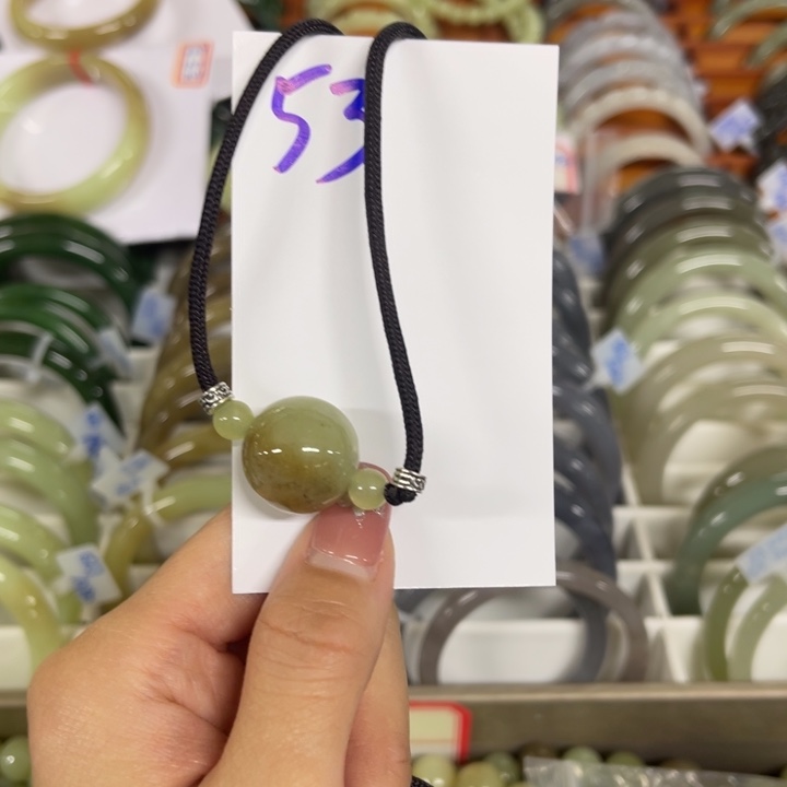 橙****和田玉未镶嵌手镯