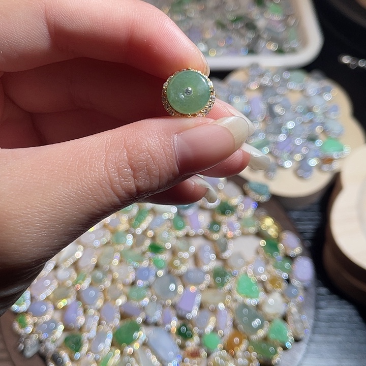 翡翠未镶嵌颈饰翡翠