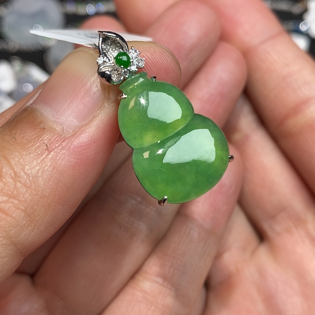 翡翠颈饰18K金镶嵌葫芦