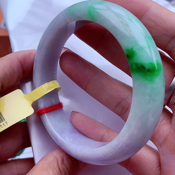 翡翠手镯未镶嵌翡翠