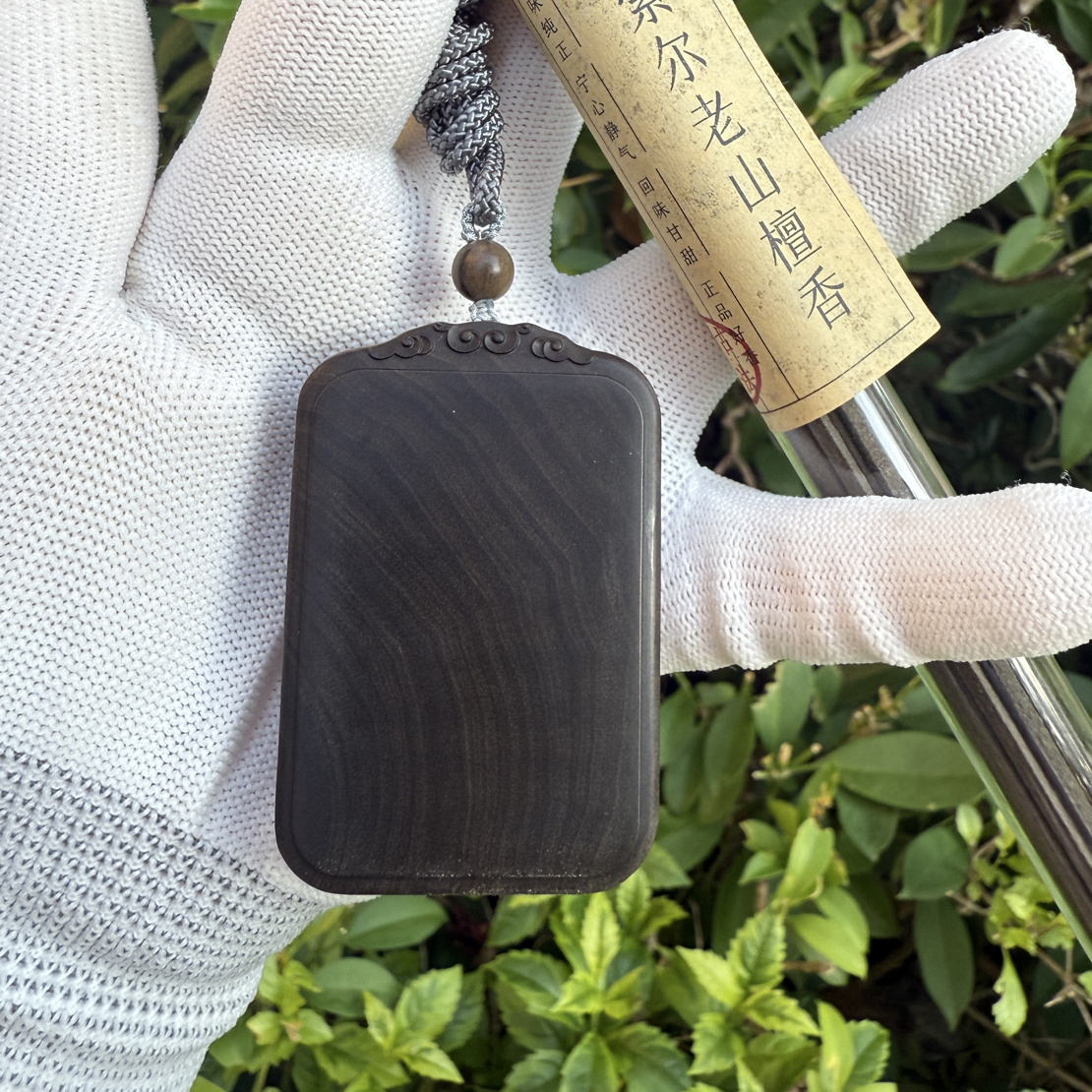 老山檀香，平安无事牌，阴沉横纹密度高味道药香。1.2规格