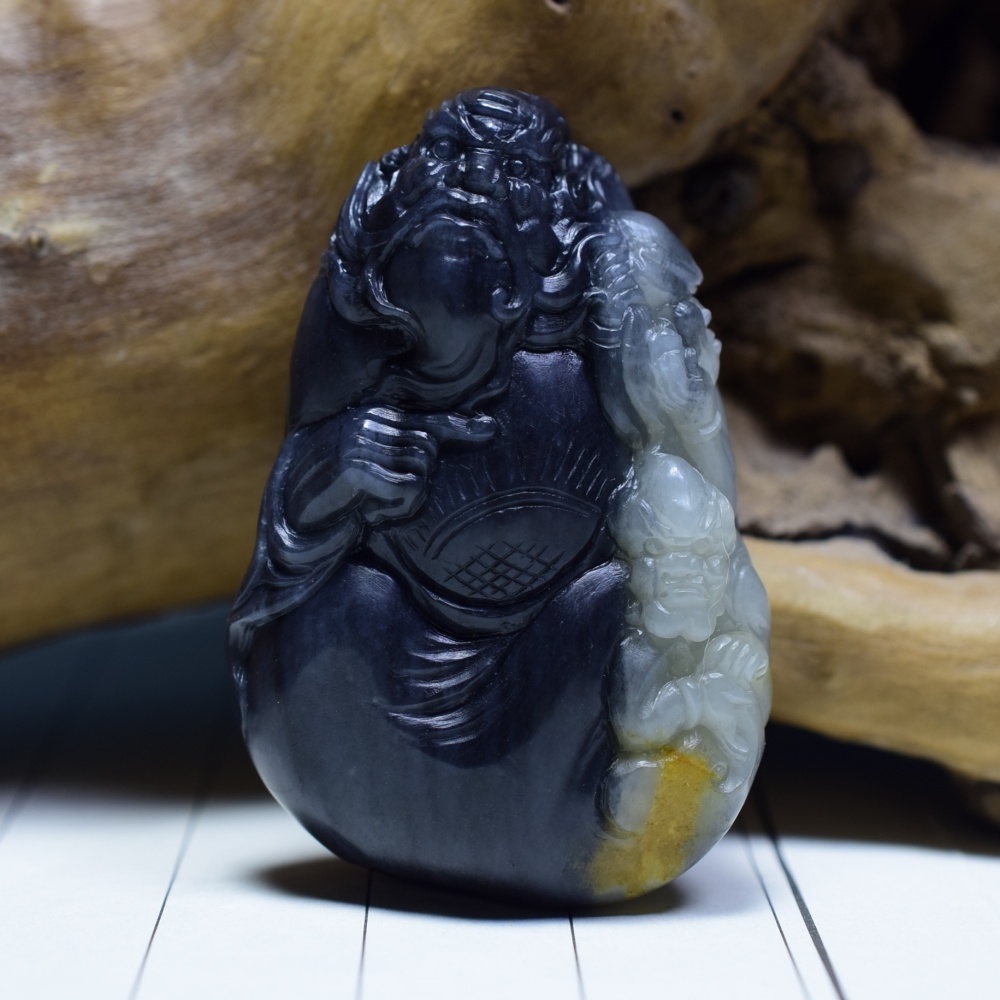 和田玉三色青花钟馗手把件  油糯过灯 手工雕刻天师钟馗玉石把件