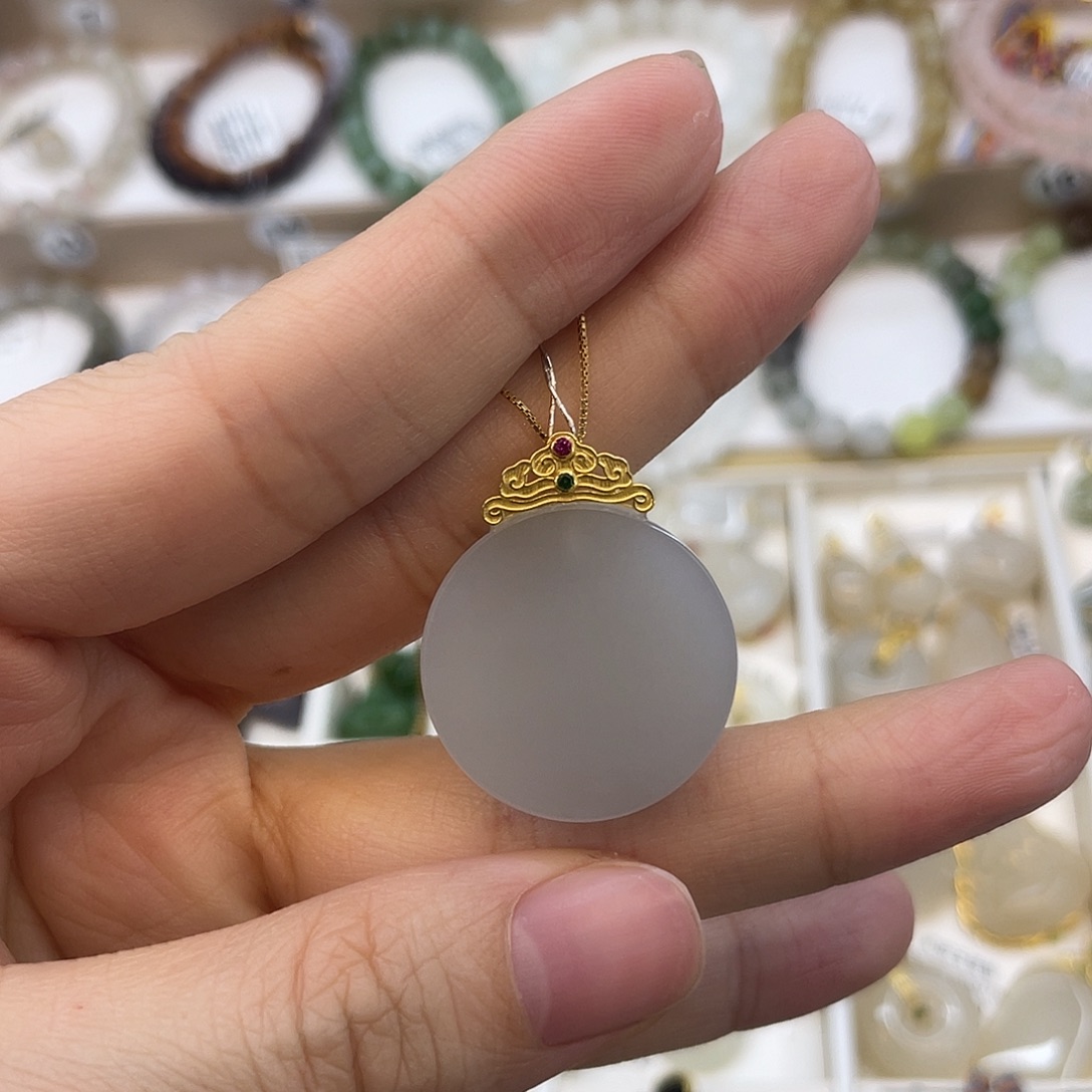 和田玉18K金镶嵌吊坠(赠链)