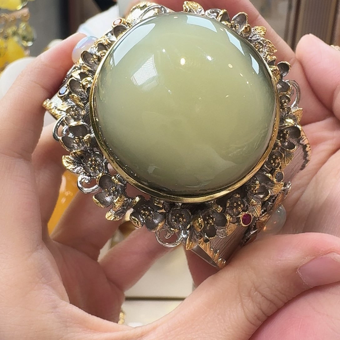 琥珀未镶嵌颈饰手镯