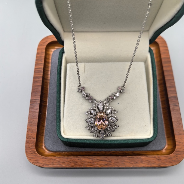  【经典永恒  光芒四射】吊坠 GDJ7621