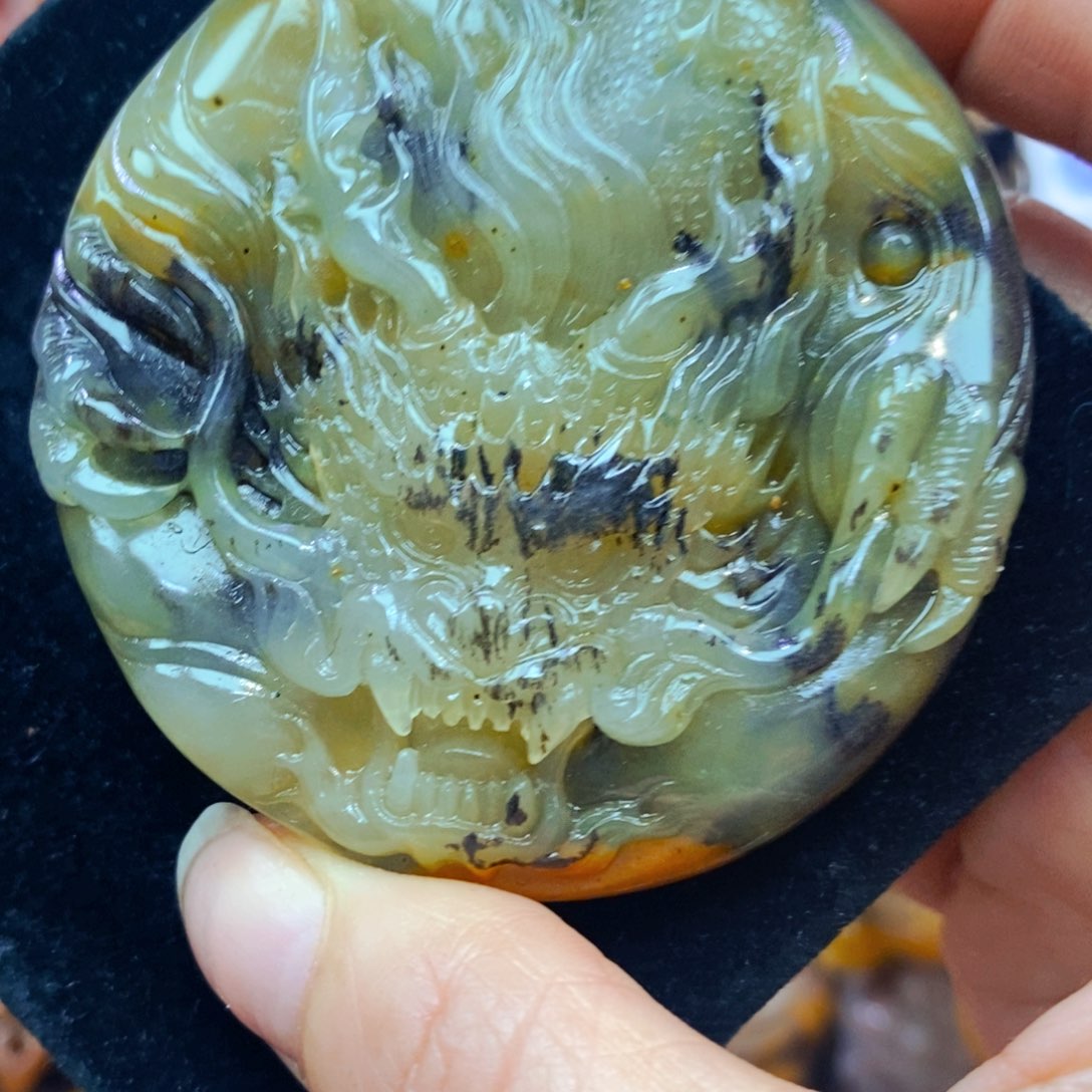 颈饰未镶嵌石英岩玉