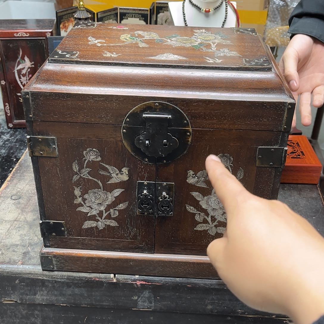 大叶紫檀（黑酸枝木类）