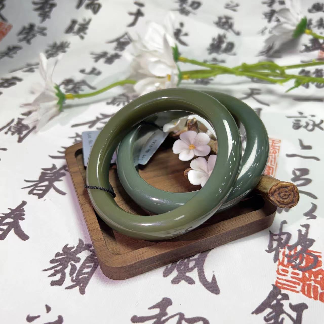 天然和田玉粉青正圈手镯多样性发其一1080178