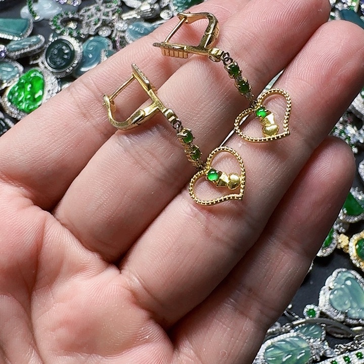 翡翠颈饰未镶嵌天然A货翡翠放漏