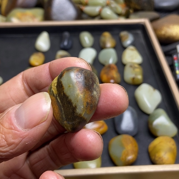 威***和田玉（糖玉）未镶嵌珠宝奇石