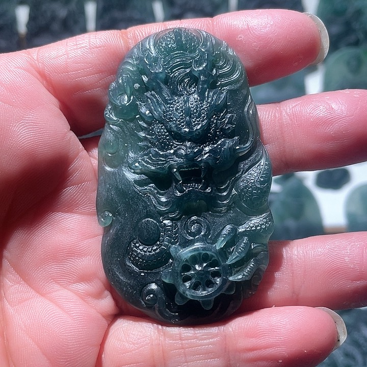 定制翡翠未镶嵌龙