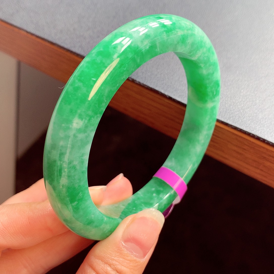 翡翠手镯未镶嵌缅甸翡翠