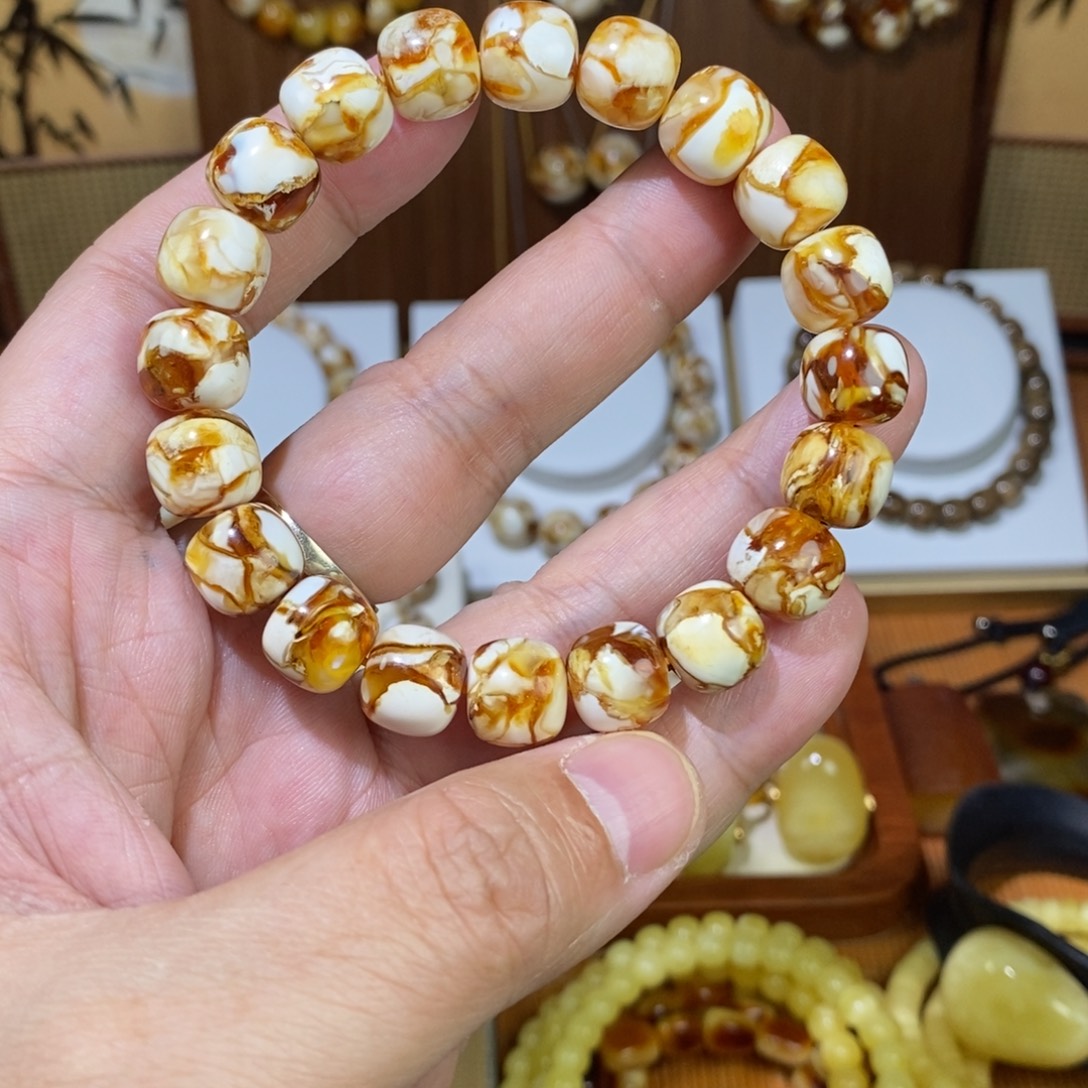 11mm沁色精工老型手串一条