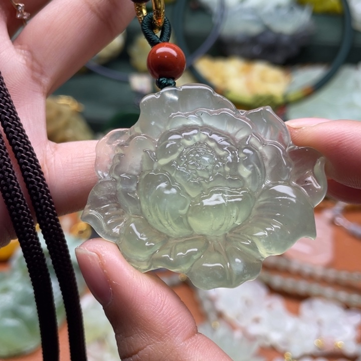岫玉未镶嵌吊坠毛衣链
