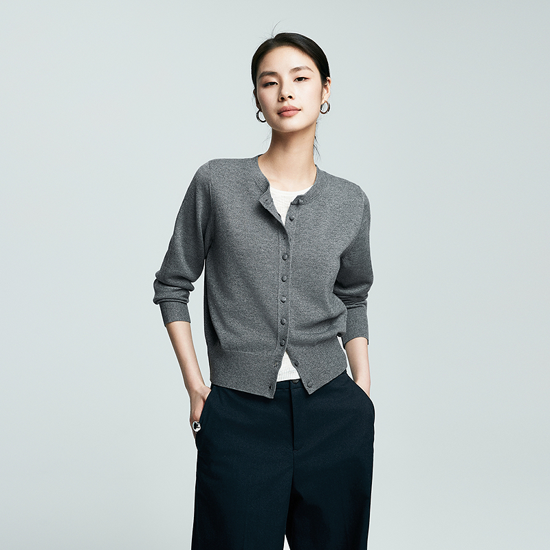 初棉【上新】时尚简约细闪小包扣羊毛针织开衫363635017