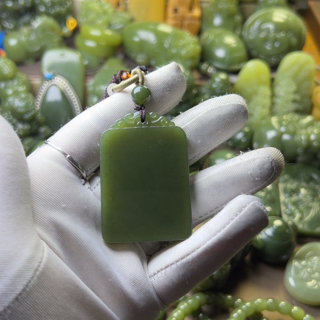 岫岩老玉（透闪石质玉）挂件未镶嵌