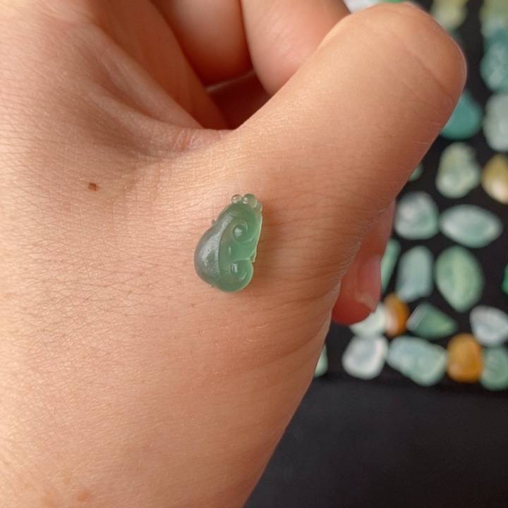 定制翡翠未镶嵌如意